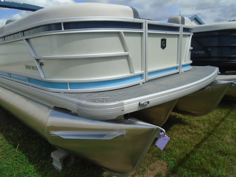 Slide: The Image of Godfrey Sweetwater 2286 SB GTP 27 In. Center Tube Package 2025 - 6