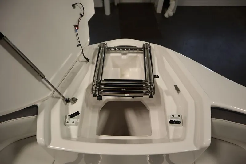 Slide: The Image of Yamaha Boats 250 SX 2025 model, featuring a sleek bow storage compartment. - 12