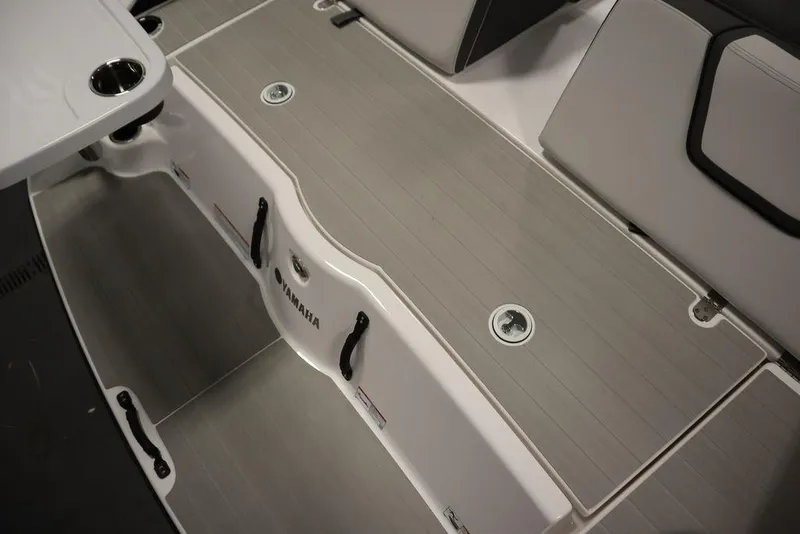 Slide: The Image of 2025 Yamaha Boats 250 SX deck with sleek, modern design and durable materials. - 43