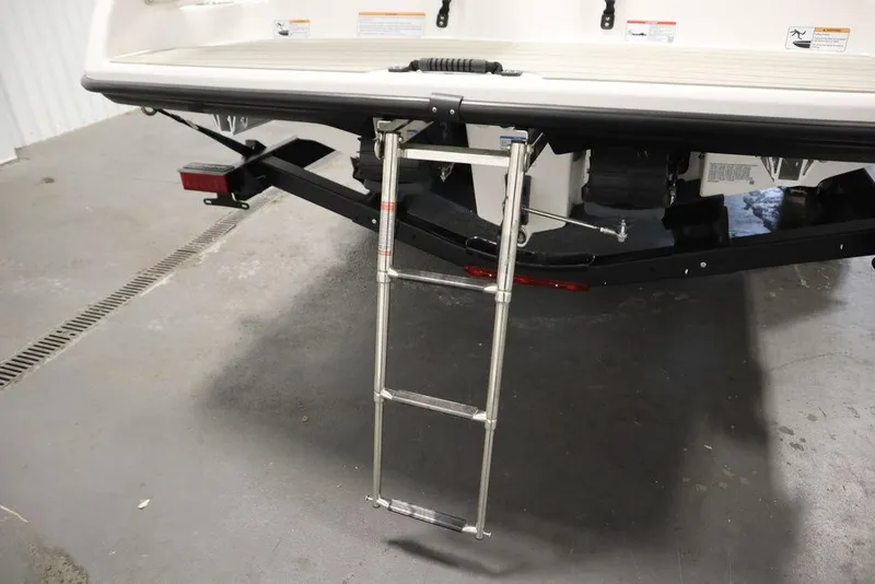Slide: The Image of Yamaha Boats 250 SX 2025 model with extended swim ladder. - 49