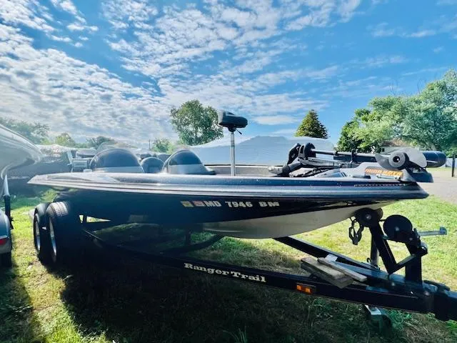 Slide: The Image of 2003 Ranger 195VS boat on trailer under a blue sky. - 1