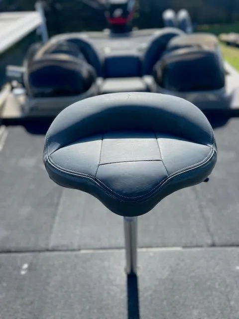 Slide: The Image of 2003 Ranger 195VS boat seat, close-up view, on deck. - 3