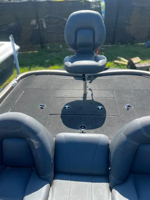 Slide: The Image of 2003 Ranger 195VS boat interior with swivel seat and carpeted deck. - 7