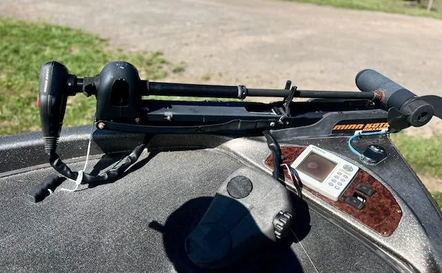 Slide: The Image of 2003 Ranger 195VS boat with trolling motor and fish finder on deck. - 9