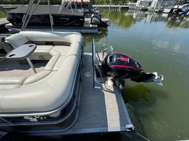 Slide: The Image of 2021 Manitou RF 23 Oasis VP pontoon boat docked with outboard motor. - 11