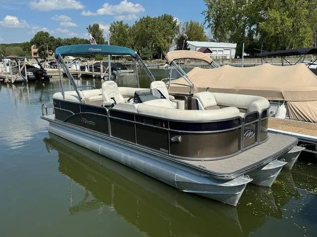 Slide: The Image of 2021 Manitou RF 23 Oasis VP pontoon boat docked on a sunny day. - 3