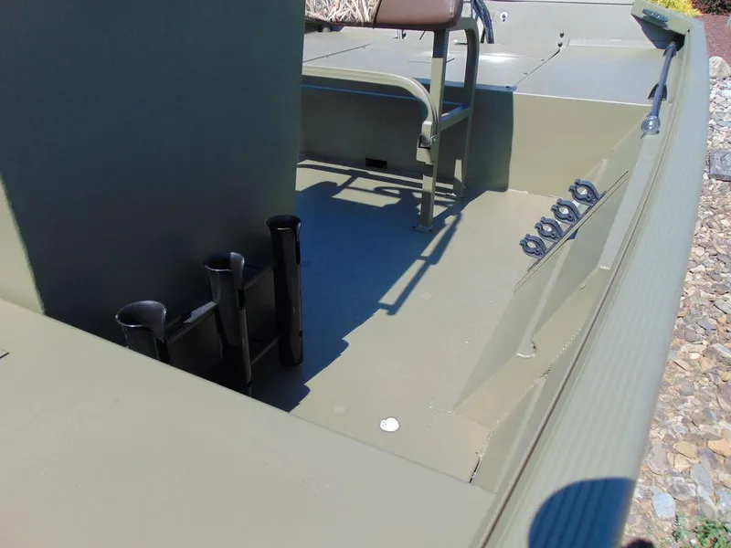 Slide: The Image of Crestliner 1660 Forward Center Console 2025 - 10