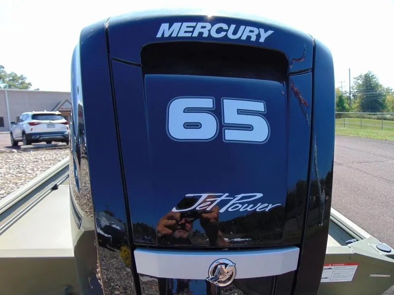 Slide: The Image of Crestliner 1660 Forward Center Console 2025 - 4