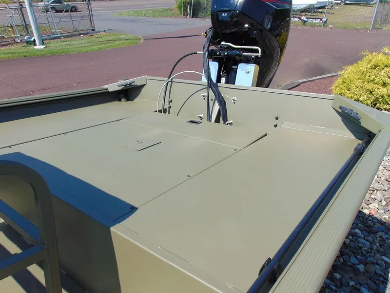 Slide: The Image of Crestliner 1660 Forward Center Console 2025 - 7