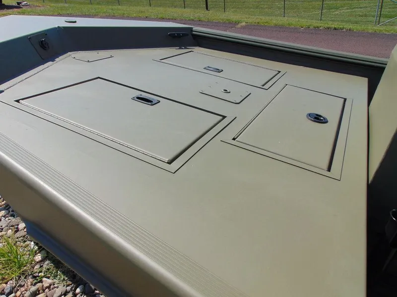 Slide: The Image of Crestliner 1660 Forward Center Console 2025 - 8