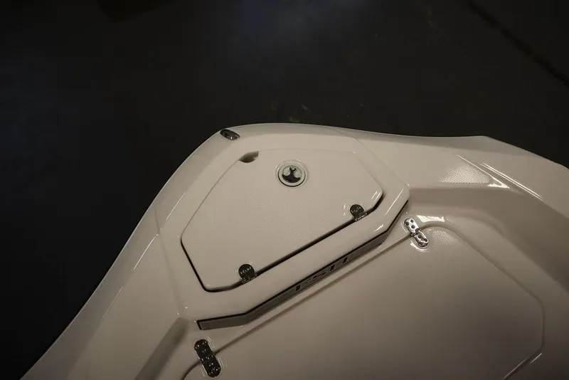 Slide: The Image of Close-up of 2025 Yamaha Boats 190 FSH Sport deck detail. - 10