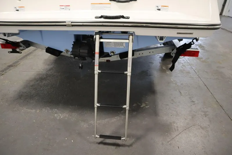 Slide: The Image of 2025 Yamaha Boats 190 FSH Sport with extended swim ladder. - 43