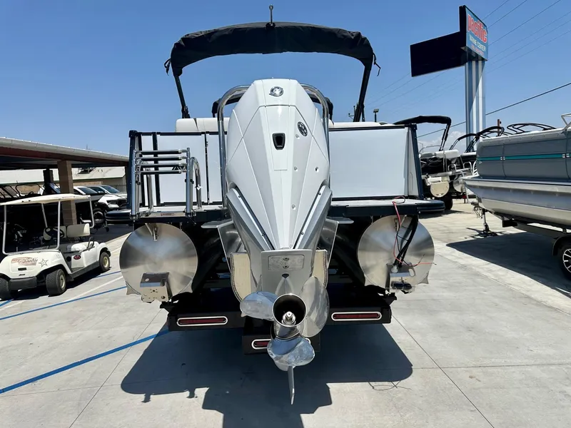Slide: The Image of Avalon 25' Catalina Platinum Entertainer w/ 250HP Mercury Verado! 2025 - 13