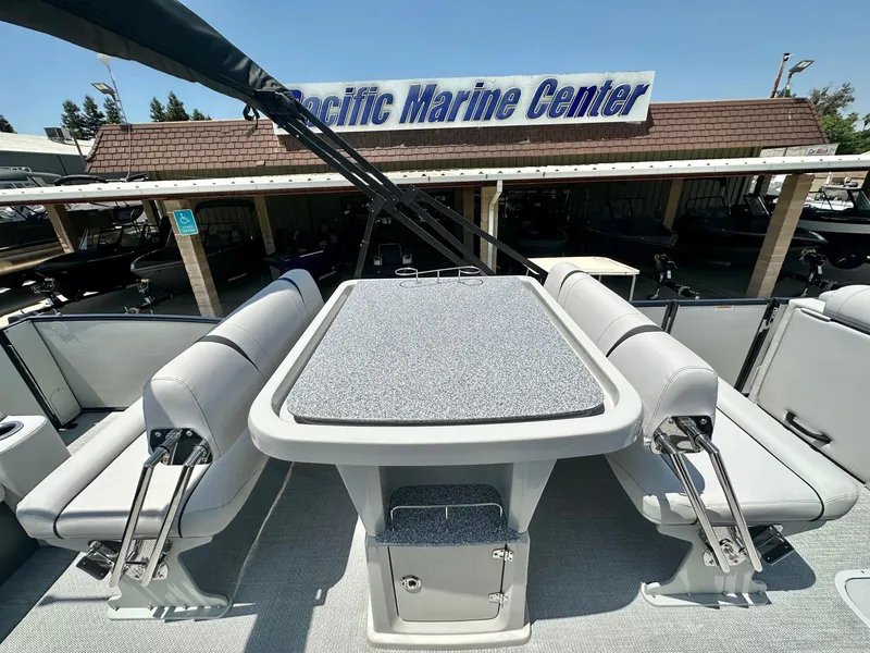 Slide: The Image of Avalon 25' Catalina Platinum Entertainer w/ 250HP Mercury Verado! 2025 - 14