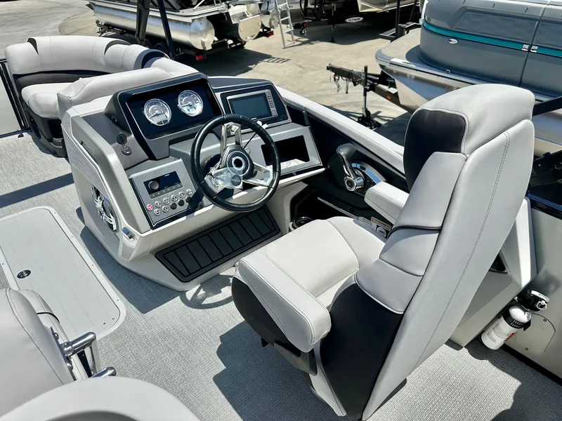 Slide: The Image of Avalon 25' Catalina Platinum Entertainer w/ 250HP Mercury Verado! 2025 - 16