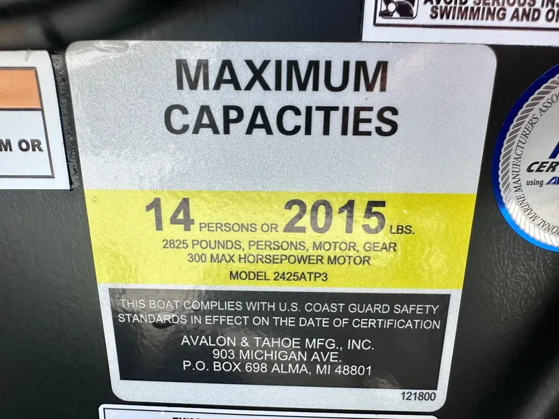 Slide: The Image of Avalon 25' Catalina Platinum Entertainer w/ 250HP Mercury Verado! 2025 - 17