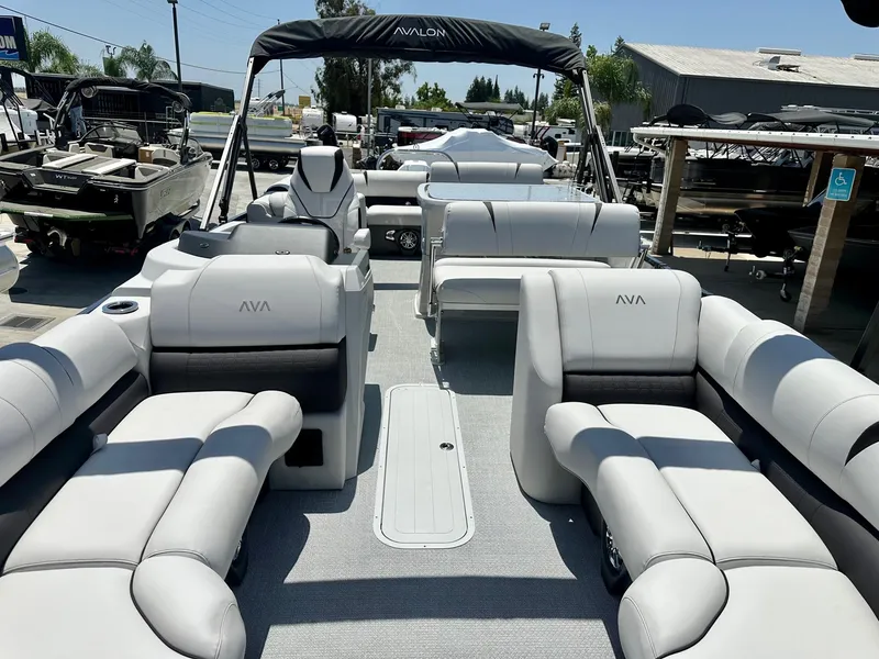 Slide: The Image of Avalon 25' Catalina Platinum Entertainer w/ 250HP Mercury Verado! 2025 - 3