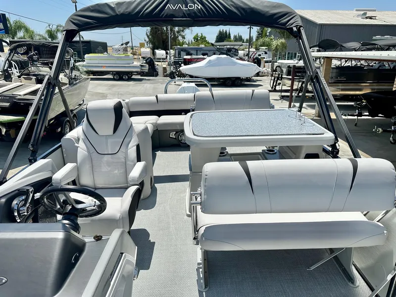 Slide: The Image of Avalon 25' Catalina Platinum Entertainer w/ 250HP Mercury Verado! 2025 - 4