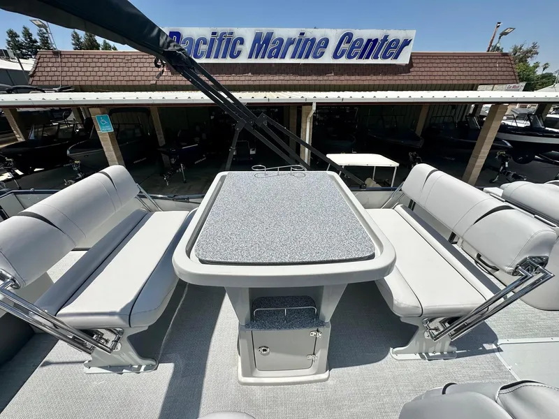 Slide: The Image of Avalon 25' Catalina Platinum Entertainer w/ 250HP Mercury Verado! 2025 - 5