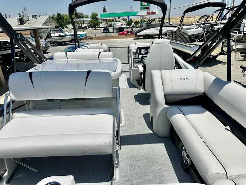 Slide: The Image of Avalon 25' Catalina Platinum Entertainer w/ 250HP Mercury Verado! 2025 - 7