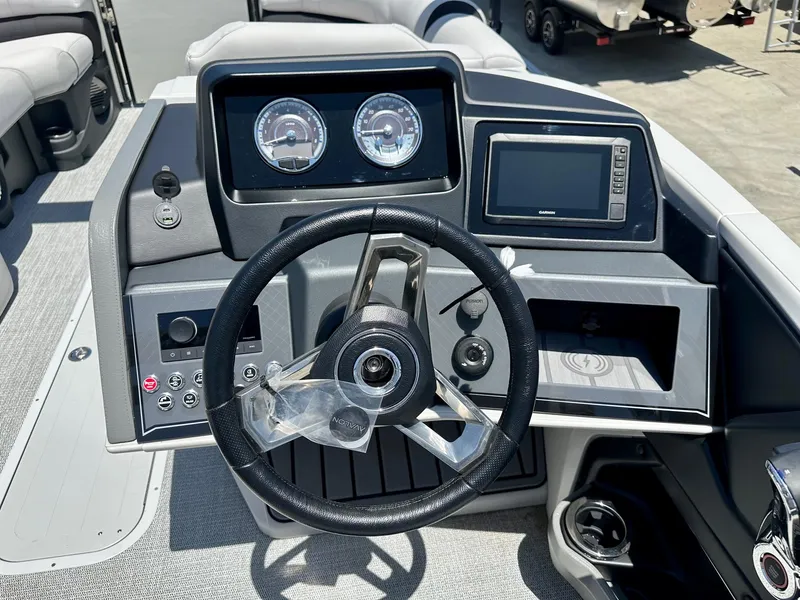 Slide: The Image of Avalon 25' Catalina Platinum Entertainer w/ 250HP Mercury Verado! 2025 - 8