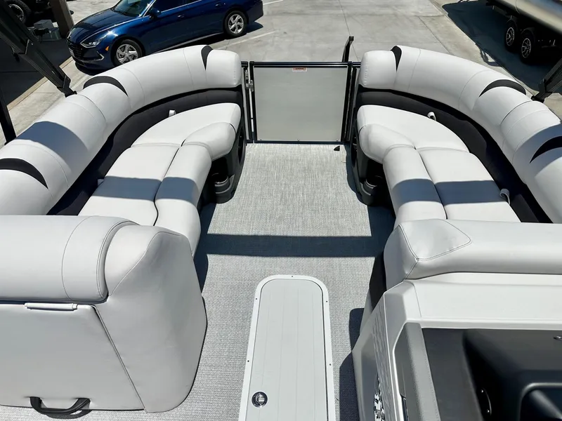 Slide: The Image of Avalon 25' Catalina Platinum Entertainer w/ 250HP Mercury Verado! 2025 - 9