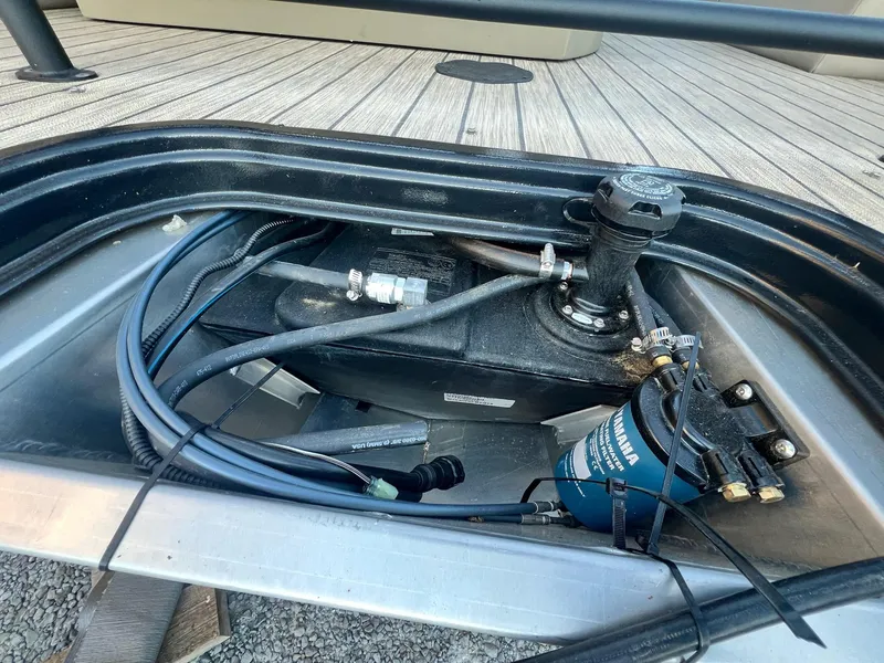 Slide: The Image of 2025 Sylvan L1 DLZ boat fuel system with Yamaha filter and hoses. - 29