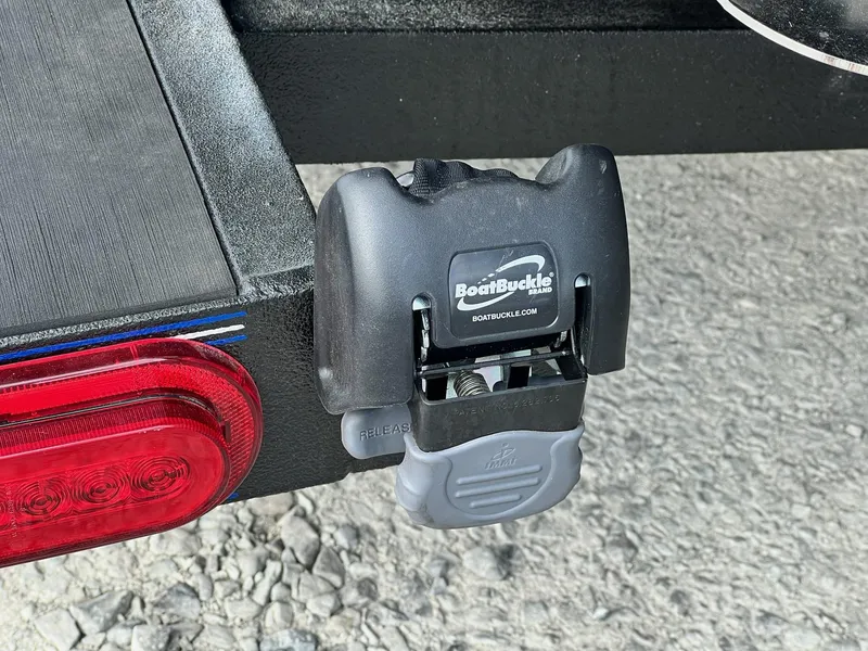 Slide: The Image of Skeeter WX2200 2025 - 12