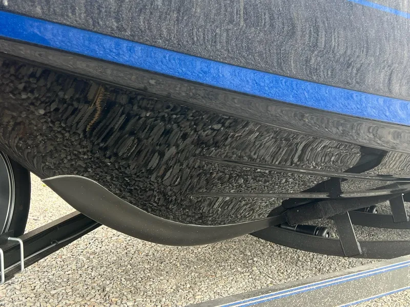 Slide: The Image of Skeeter WX2200 2025 - 13