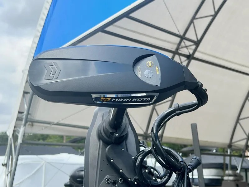 Slide: The Image of Skeeter WX2200 2025 - 14