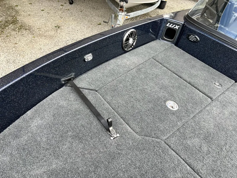 Slide: The Image of Skeeter WX2200 2025 - 15