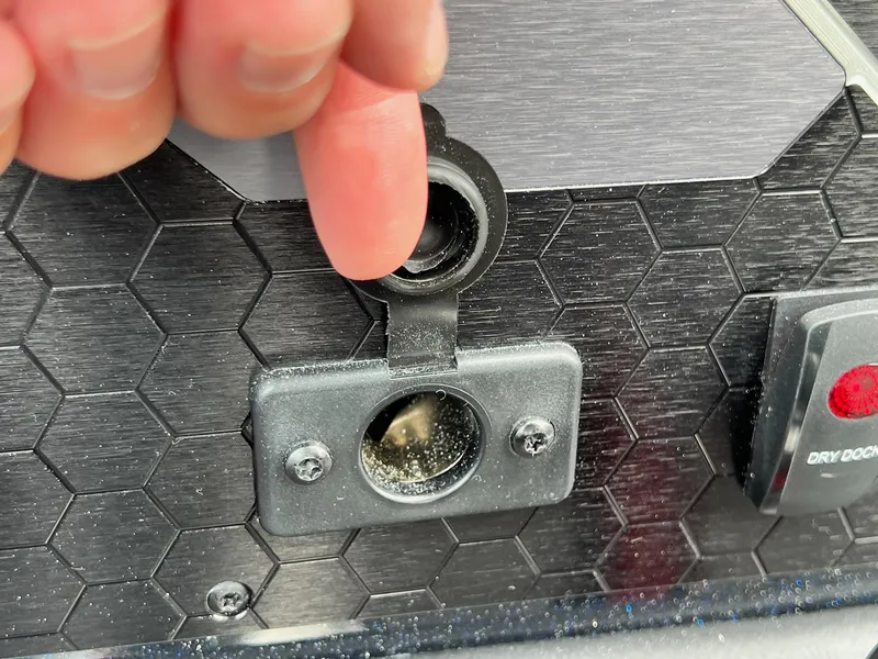 Slide: The Image of Skeeter WX2200 2025 - 16