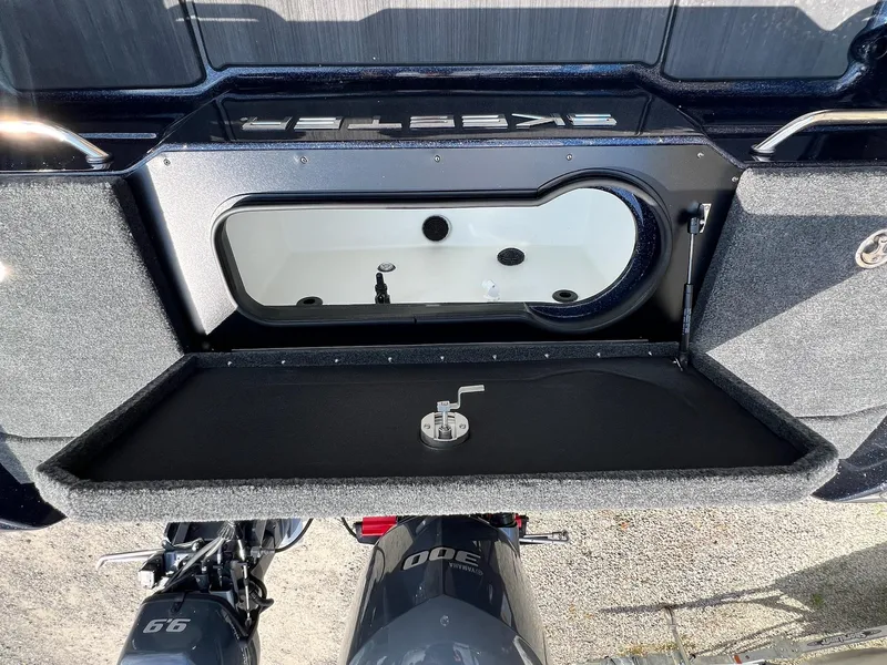 Slide: The Image of Skeeter WX2200 2025 - 19