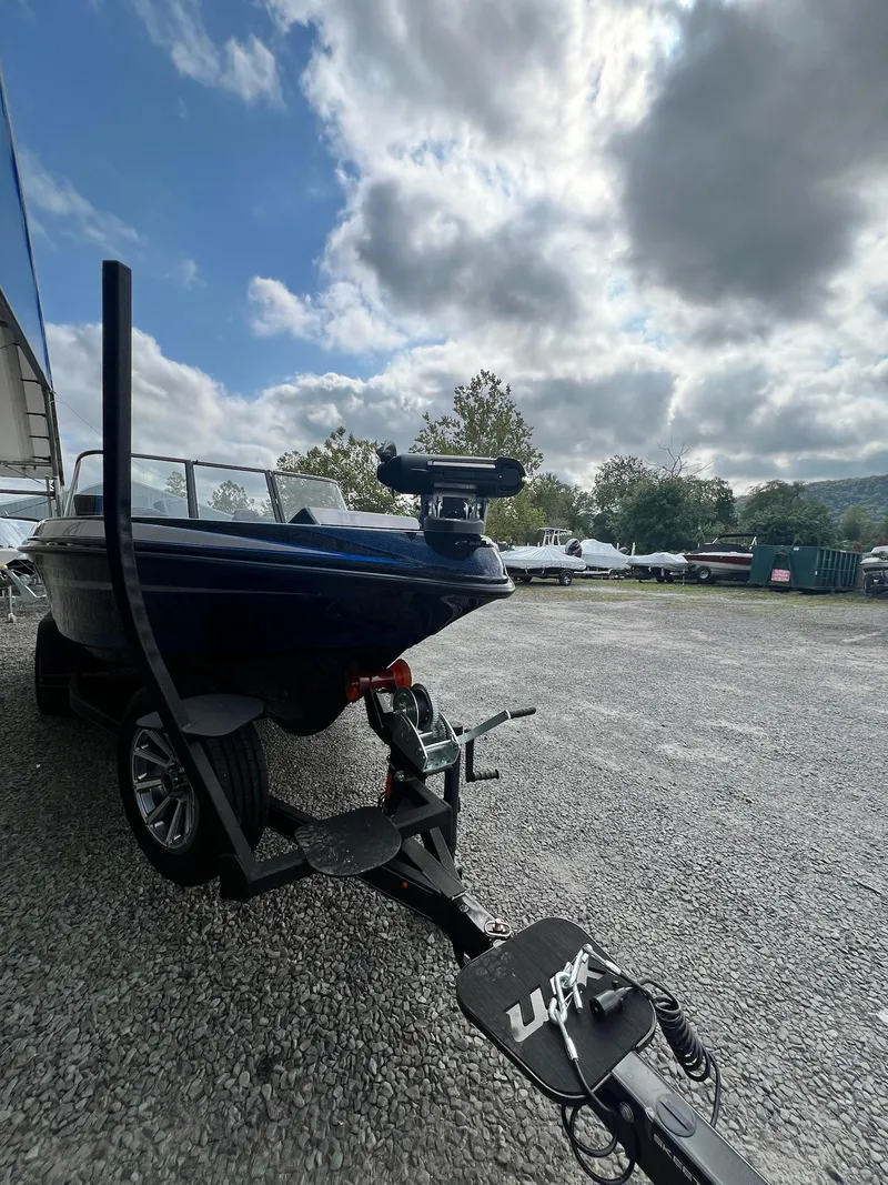 Slide: The Image of Skeeter WX2200 2025 - 20