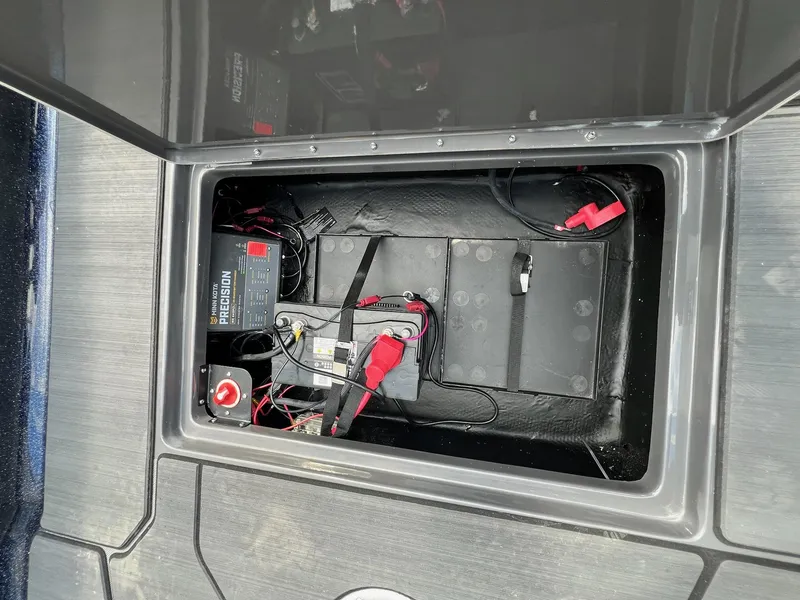 Slide: The Image of Skeeter WX2200 2025 - 21