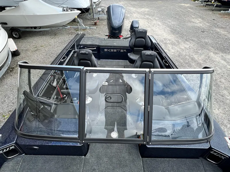 Slide: The Image of Skeeter WX2200 2025 - 22