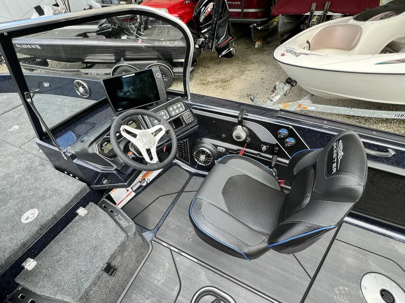 Slide: The Image of Skeeter WX2200 2025 - 27