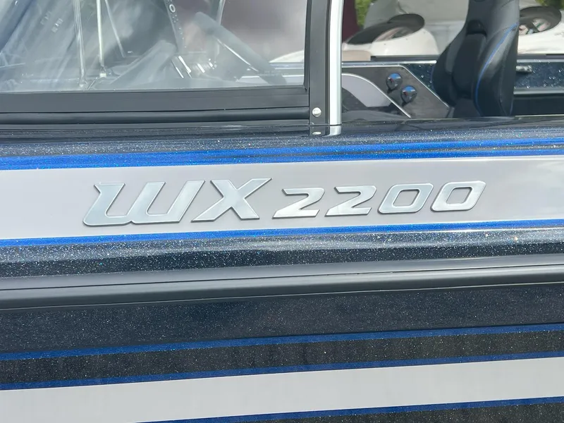 Slide: The Image of Skeeter WX2200 2025 - 29