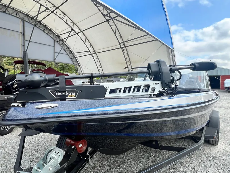 Slide: The Image of Skeeter WX2200 2025 - 31