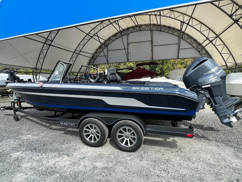 Slide: The Image of Skeeter WX2200 2025 - 32