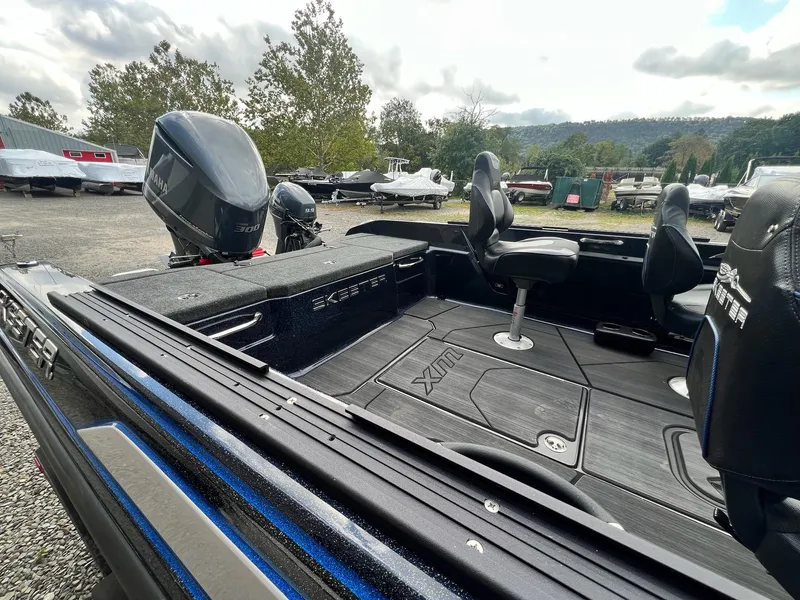 Slide: The Image of Skeeter WX2200 2025 - 34