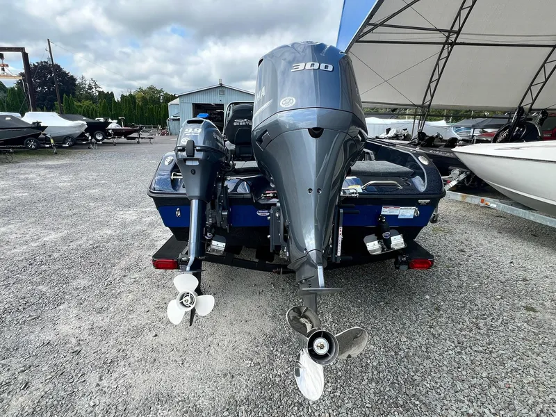 Slide: The Image of Skeeter WX2200 2025 - 36