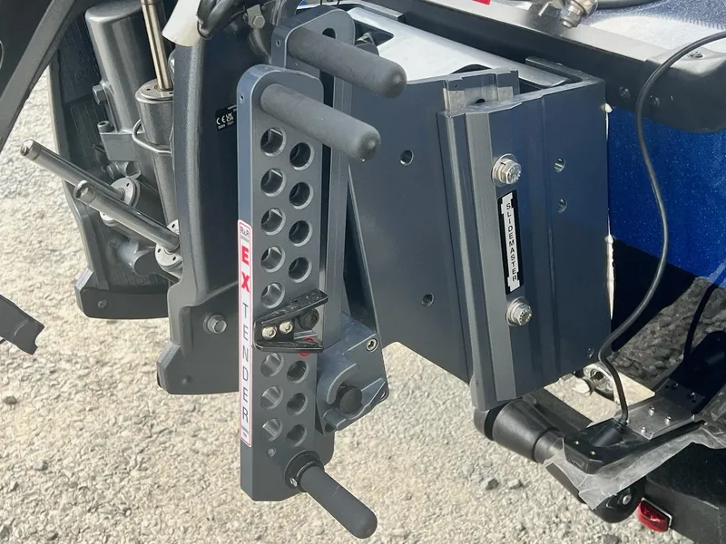 Slide: The Image of Skeeter WX2200 2025 - 39