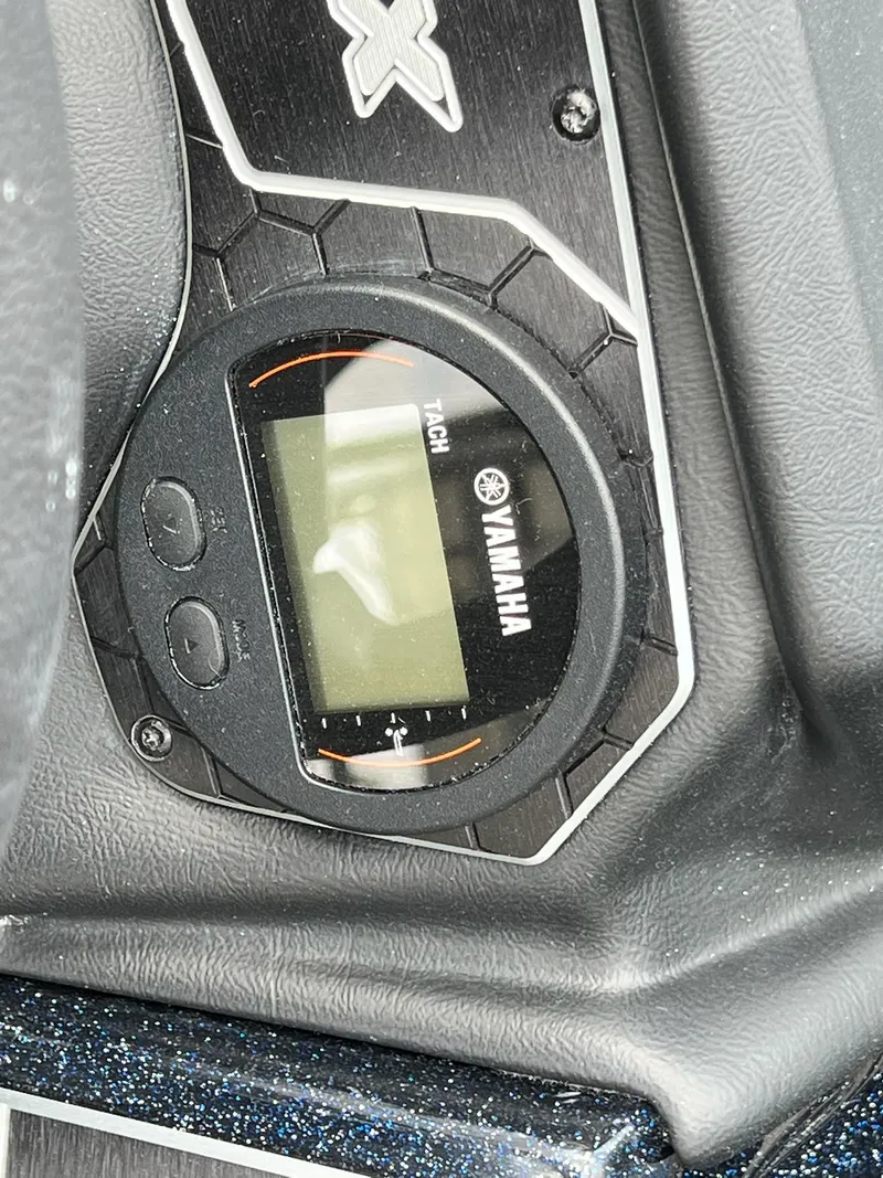 Slide: The Image of Skeeter WX2200 2025 - 41