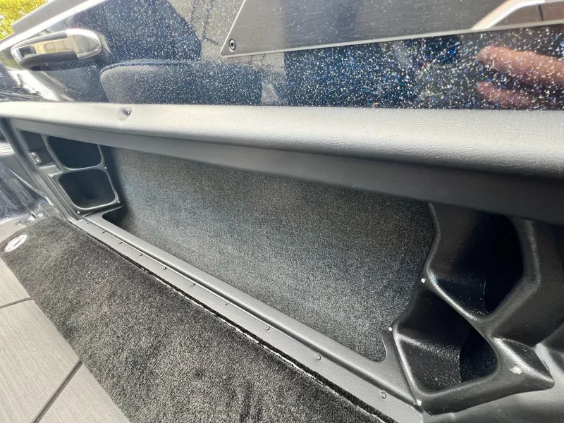 Slide: The Image of Skeeter WX2200 2025 - 42