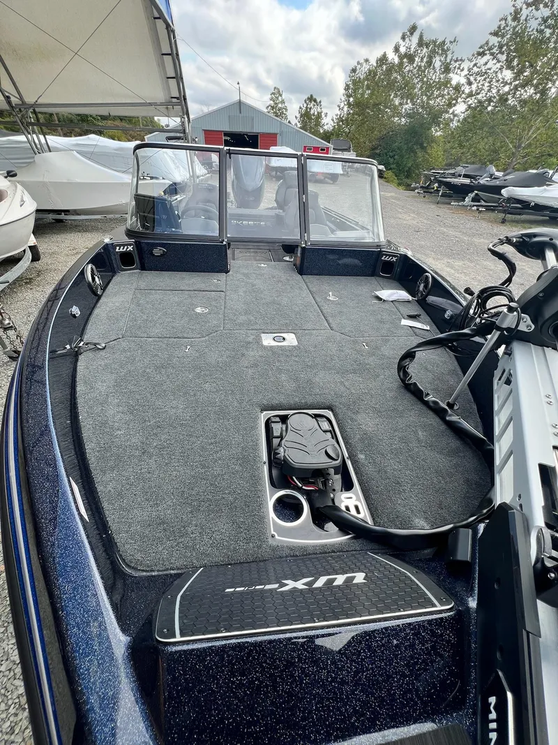 Slide: The Image of Skeeter WX2200 2025 - 44