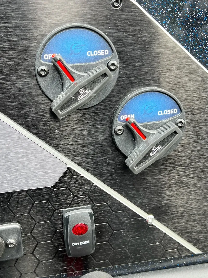 Slide: The Image of Skeeter WX2200 2025 - 46