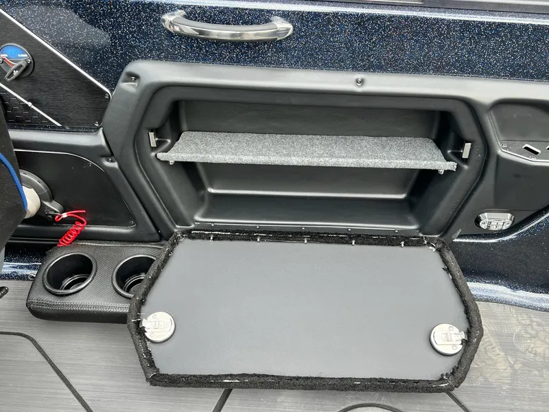 Slide: The Image of Skeeter WX2200 2025 - 49