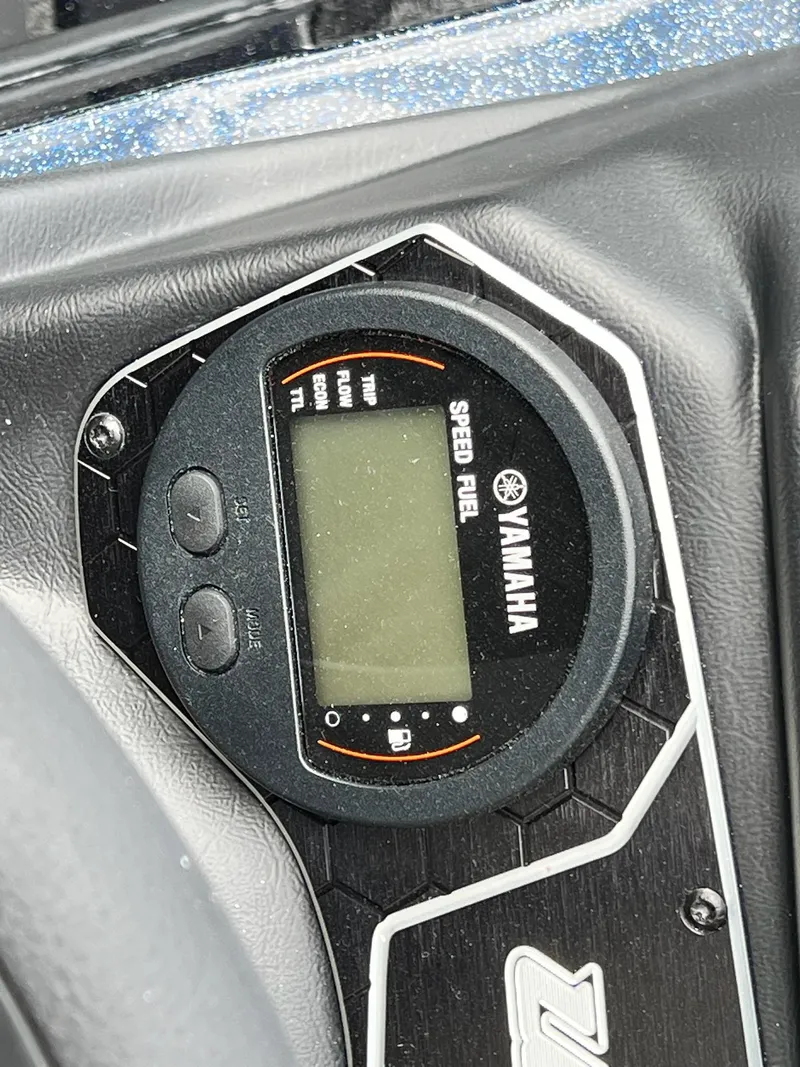 Slide: The Image of Skeeter WX2200 2025 - 50