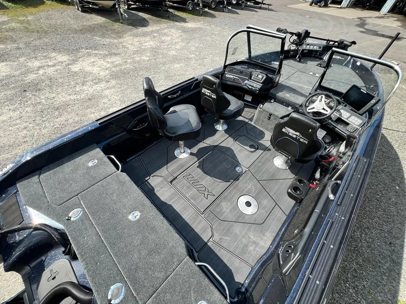 Slide: The Image of Skeeter WX2200 2025 - 8